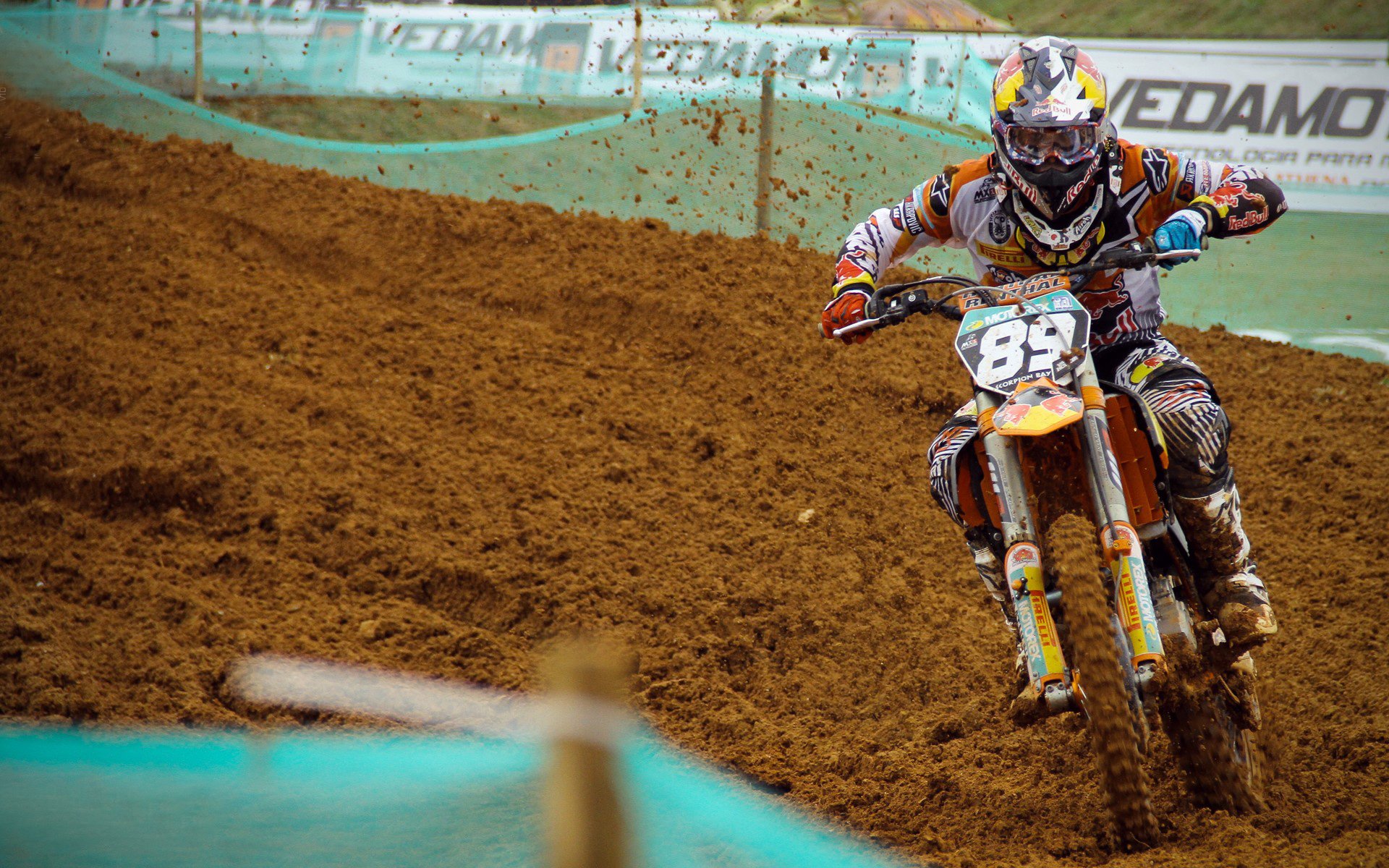 西亚卡姆焦点对战，塔图姆与30激战巴塞罗那分钟，出色防守胜负难料！赢得满堂喝彩