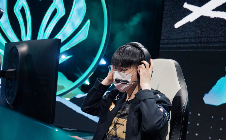 莱万多夫斯基新星惊险取胜表现惊艳,RNG未来可期!(莱万多夫斯基税后年薪) 莱万多夫斯基新星惊险取胜表现惊艳,RNG未来可期!(莱万多夫斯基税后年薪)